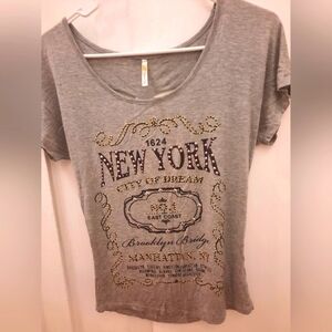 Shredded back New York Tee